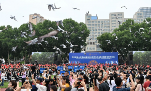 西安交通大学2025年本科生毕业典礼暨学位授予仪式举行