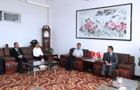 马来西亚沙捞越大学代表团来咸阳师范学院访问